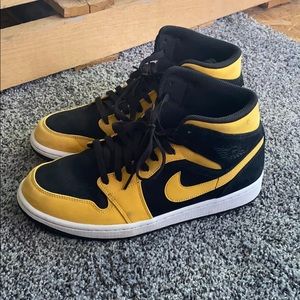 Nike Air Jordan 1 Mid Reverse New Love